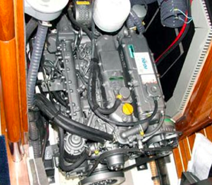 Debemos mantener el motor y su bancada limpios y bien mantenidos durante toda la vida del barco, de ello depende a menudo nuestra seguridad y siempre nuestra tranquilidad.