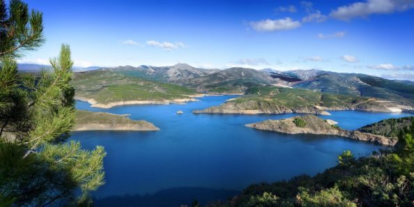 El pantano está hasta los topes de agua