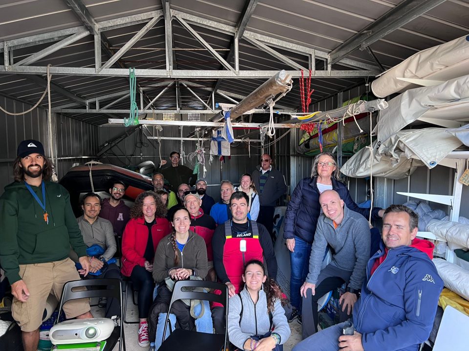 El “almacén de monitores”, lugar donde se fraguan las mejores tácticas para ganar una regata