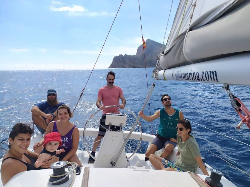 Cursos y navegación en el Mediterráneo con Albir